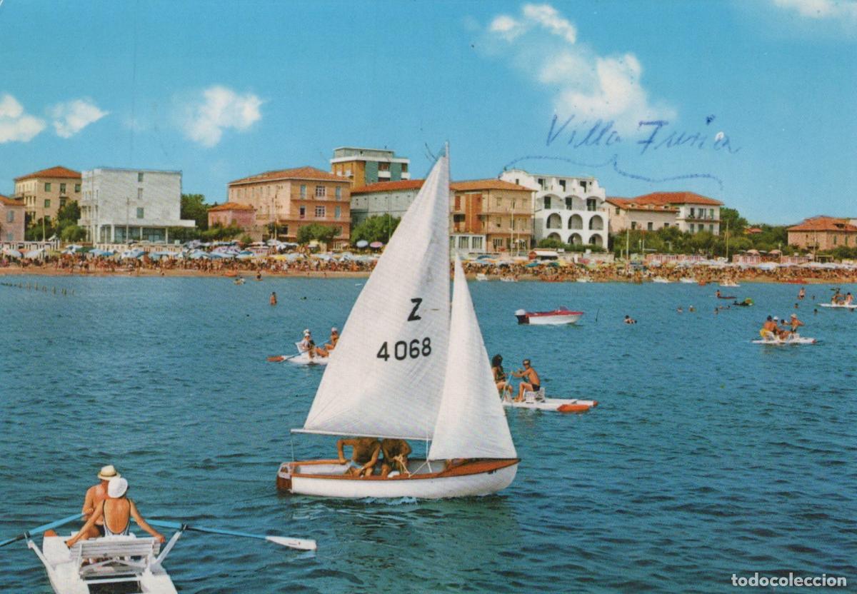 Postkarten: Italy Bellaria Beach View With Sailboat and Swimmers Adriatic Coast *YAM521