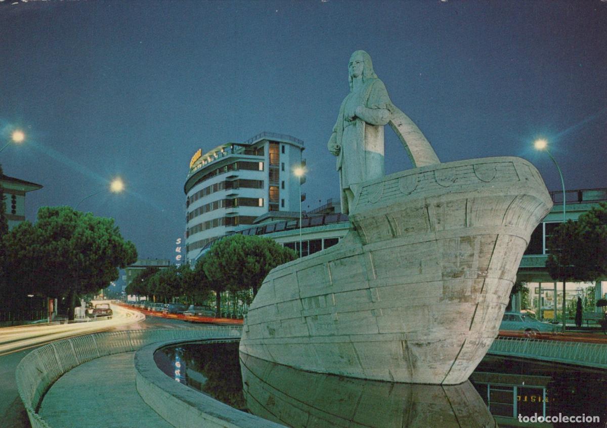 Postkarten: Italy Abano Terme Monument To Cristoforo Colombo and Hotel Ambassador At *YAM530