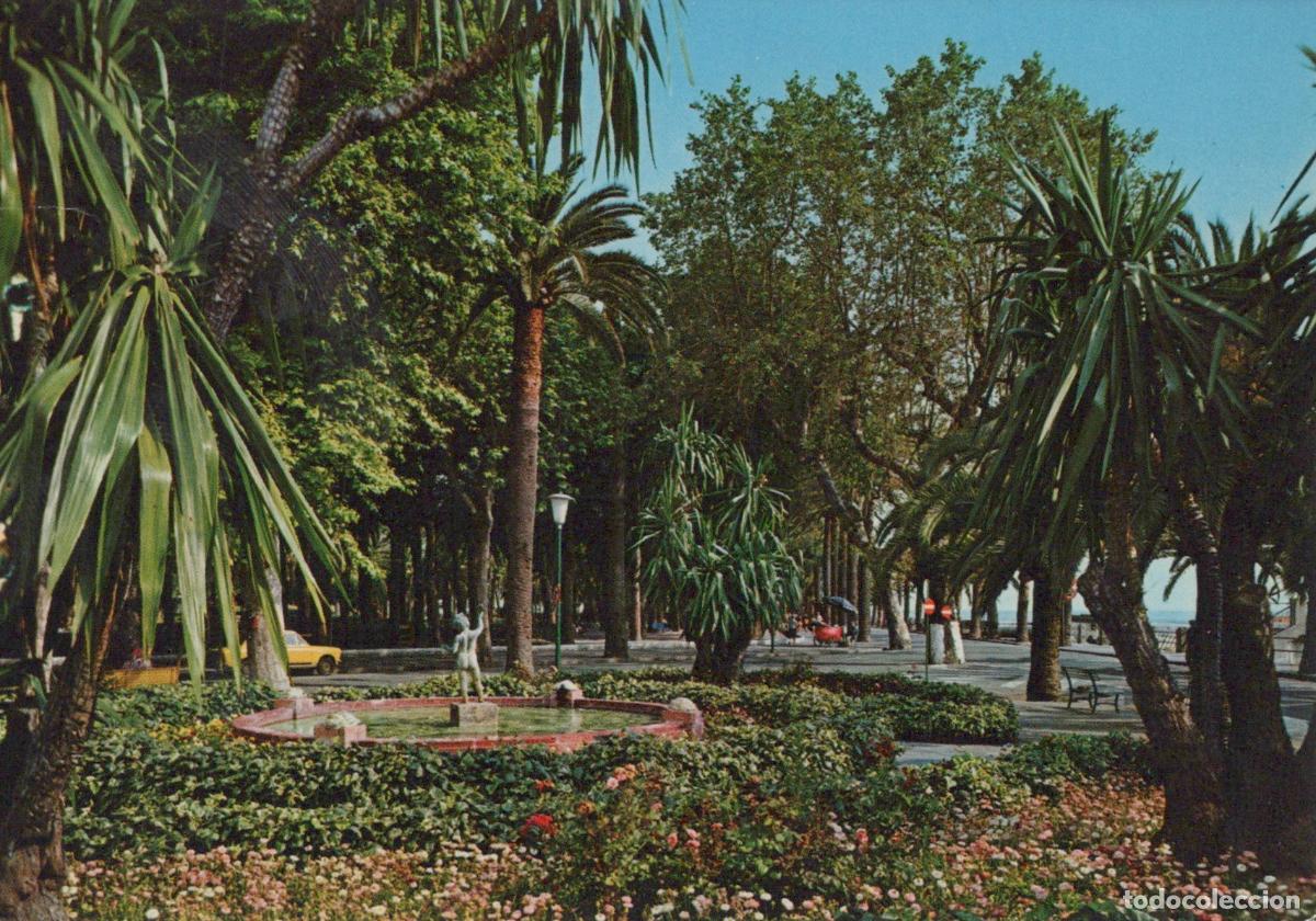 Postales: Italy Ventimiglia Public Gardens With A Fountain and Palm Trees Unposted *YAM378