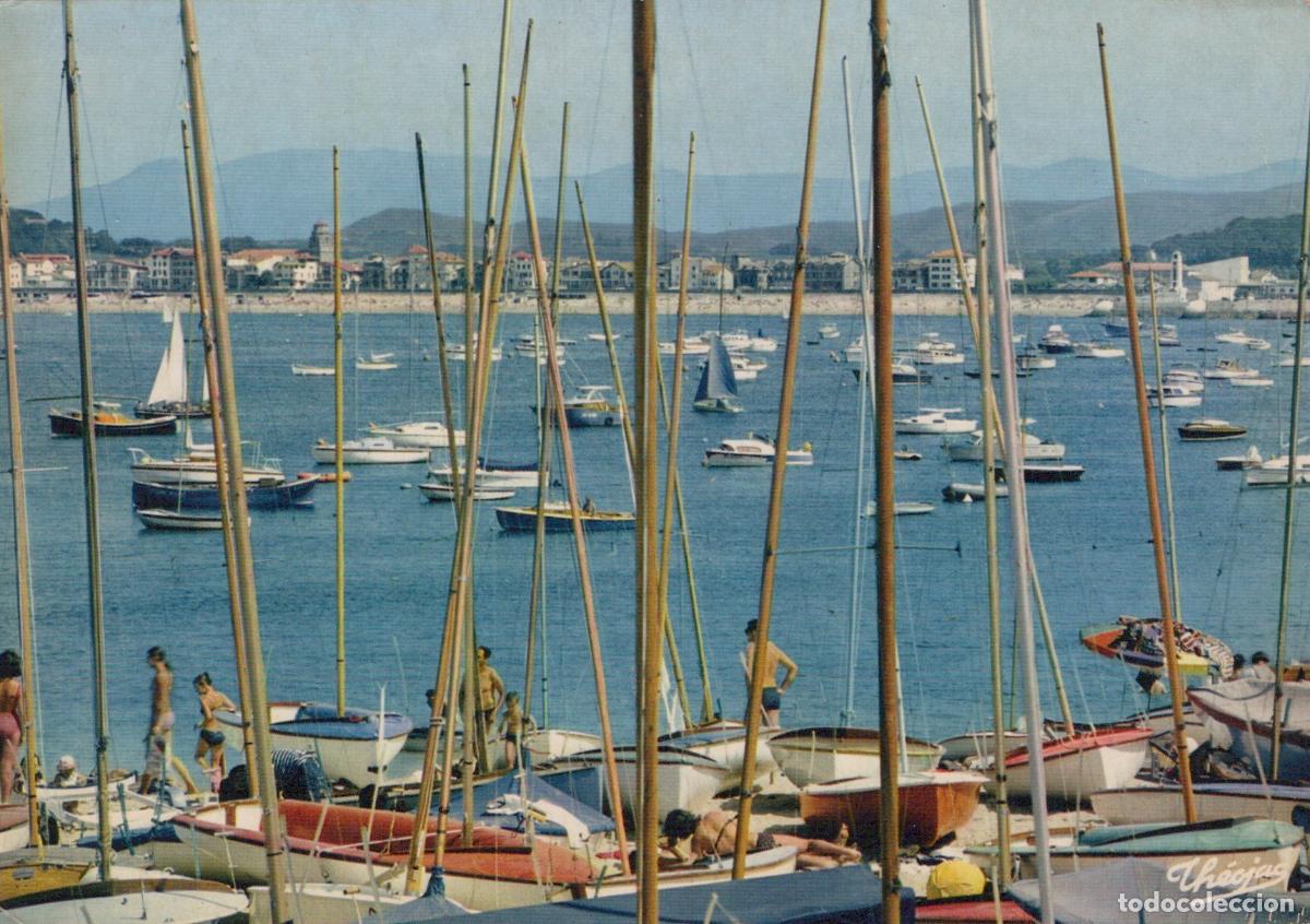 Postkarten: France Saint Jean de Luz Bay With Sailboats and People On Beach *YAM641