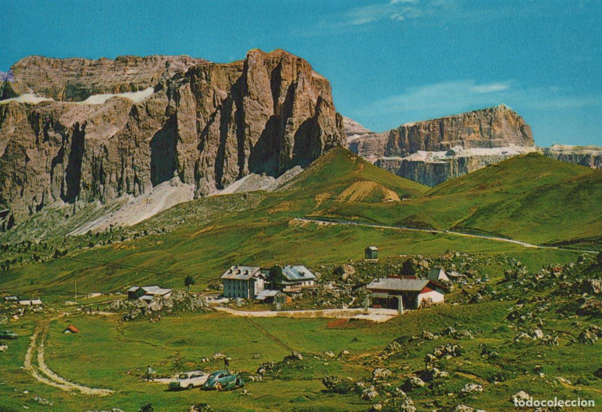 Cartoline: Italy Sella Pass View of Rifugio Passo Sella and Surrounding Mountains *YAM775