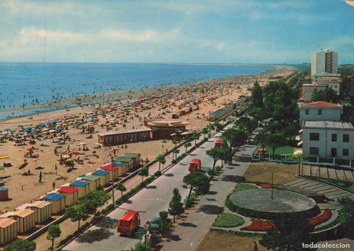 Postales: Italy Lignano Sabbiadoro The Beach Panoramic View With Bathers and *YAM950