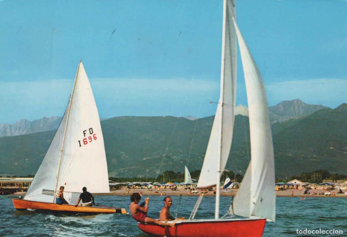 Postales: Italy Versilia Bella Sailboats On the Sea With Mountains and Beach *YAM928