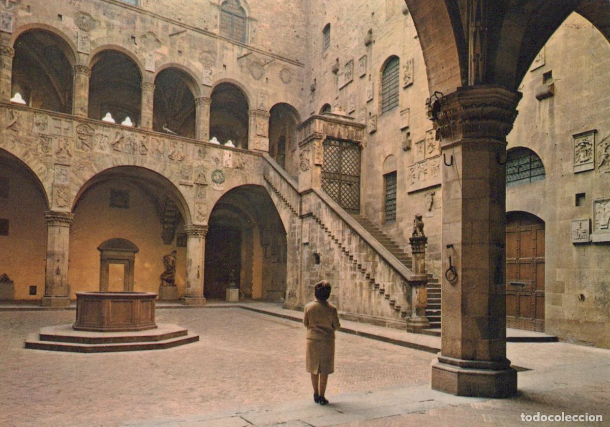 Postales: Italy Florence Bargello Museum Courtyard With Woman Vintage *YAM973