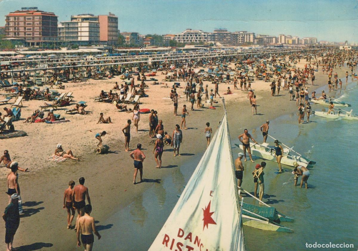Cartes Postales: Italy Riccione Beach Crowded Summer Scene With Sailboat and Hotels *YAN098