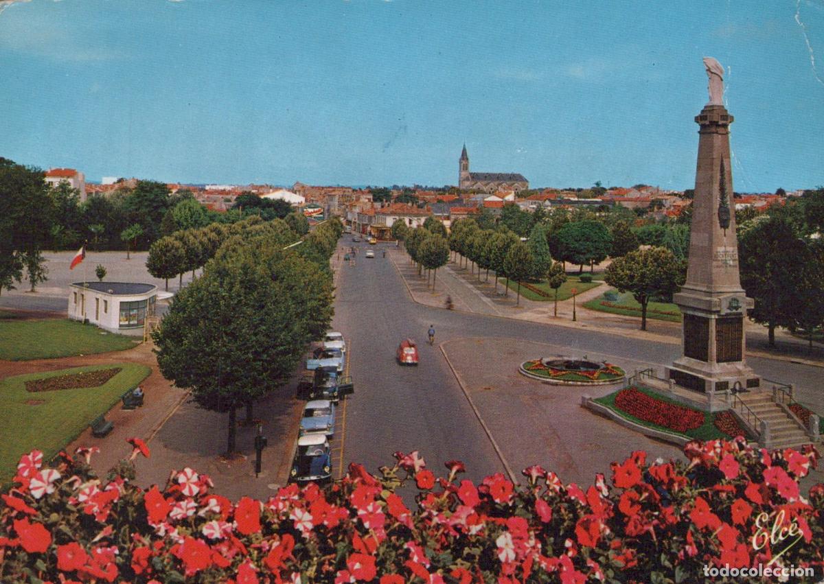 Postkarten: France Rochefort War Memorial and Place Cityscape With Flowers *YAN299