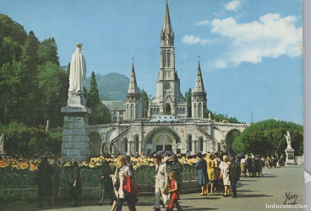 Postais: France Lourdes The Crowed Virgin and the Basilica People Unposted *YAN260