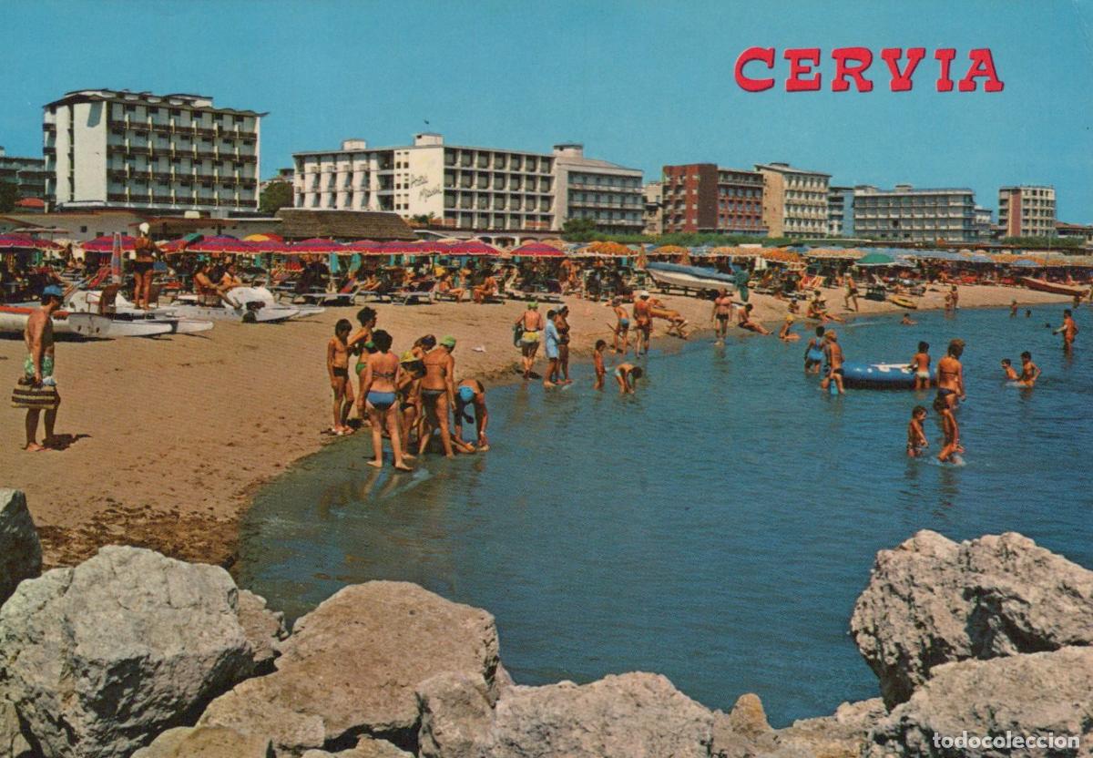 Postais: Italy Cervia Beach and Hotels People Swimming and Sunbathing *YAN370