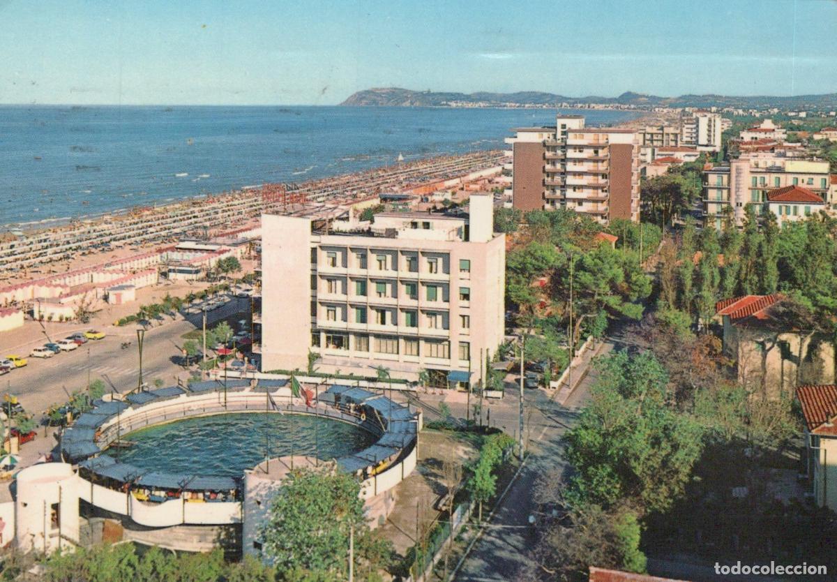 Postkarten: Italy Riccione Panoramic View of Beach Hotels and Circular Pool *YAN509