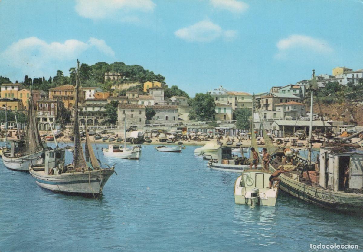 Postkarten: Italy Numana Fishing Boats in Harbor With Beach and Hillside Town *YAN519
