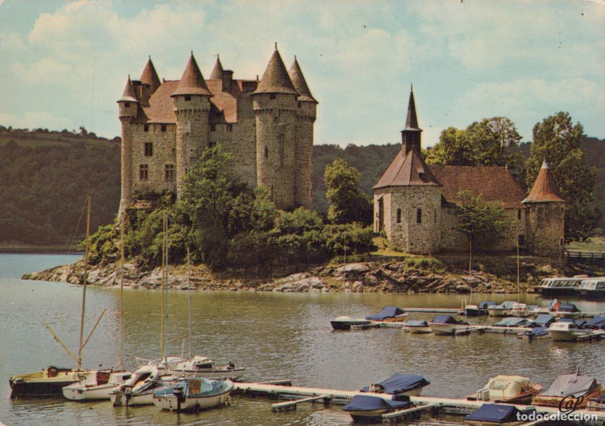 Postales: France Bort les Orgues Ch&acirc;teau de Val Castle and Chapel On Lake *YAN387