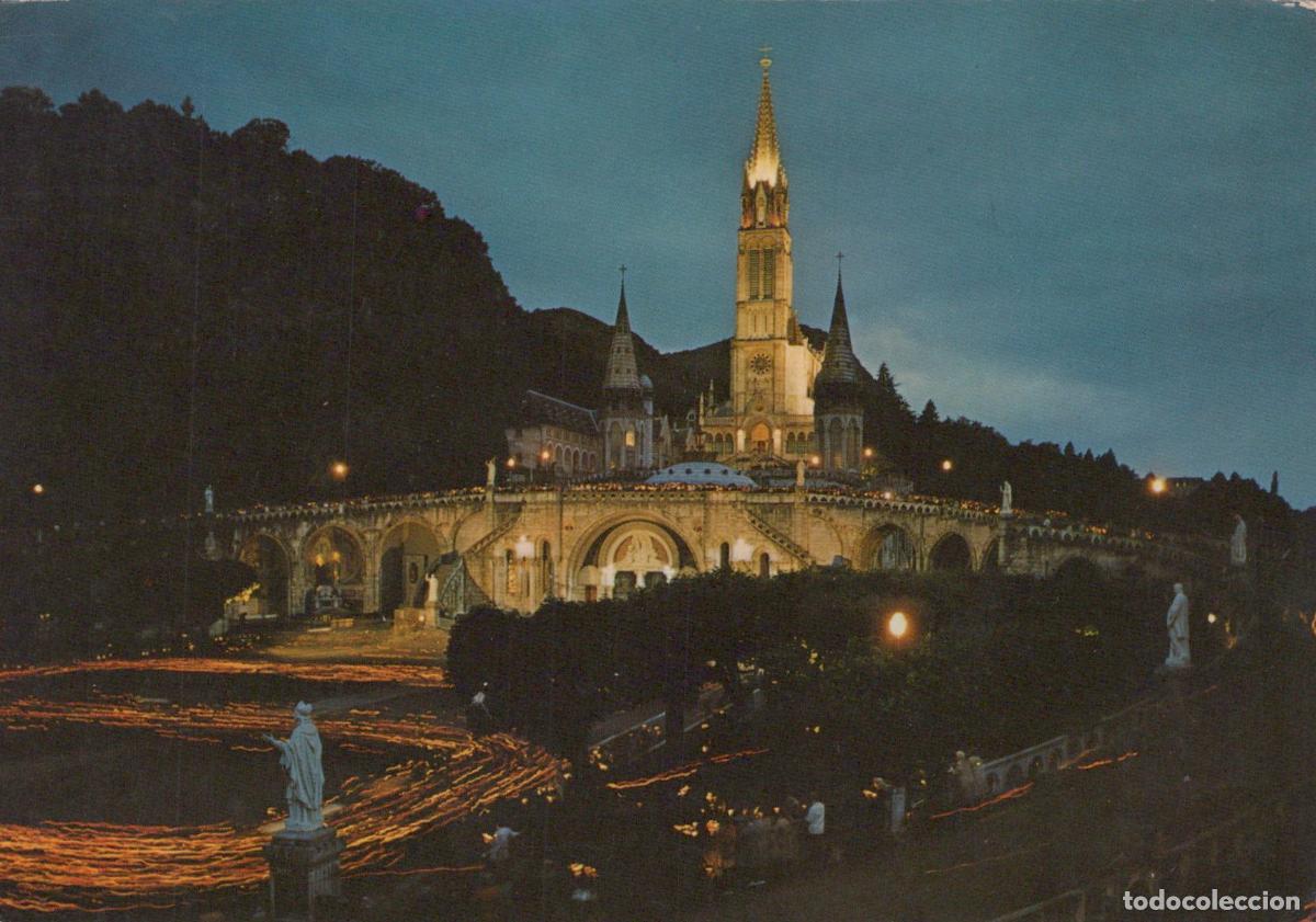 Postais: France Lourdes Basilica Illuminated Torchlight Procession Night Unposted *YAN604
