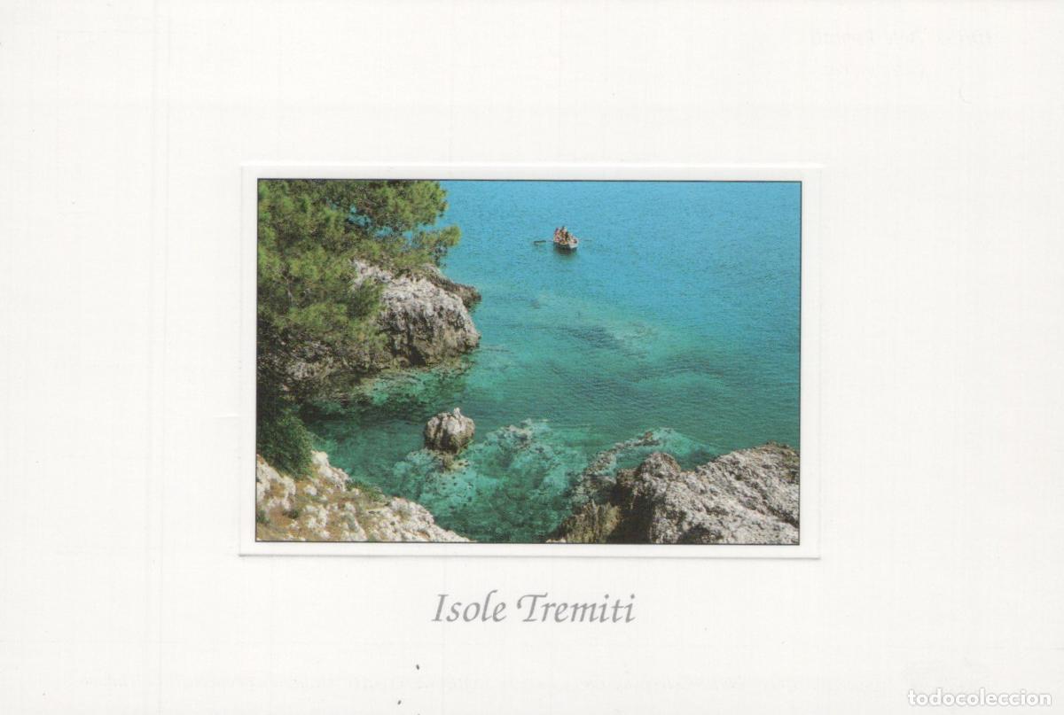 Postais: Italy Tremiti Islands Rocky Coastline With Boat in Clear Blue Unposted *YAN645