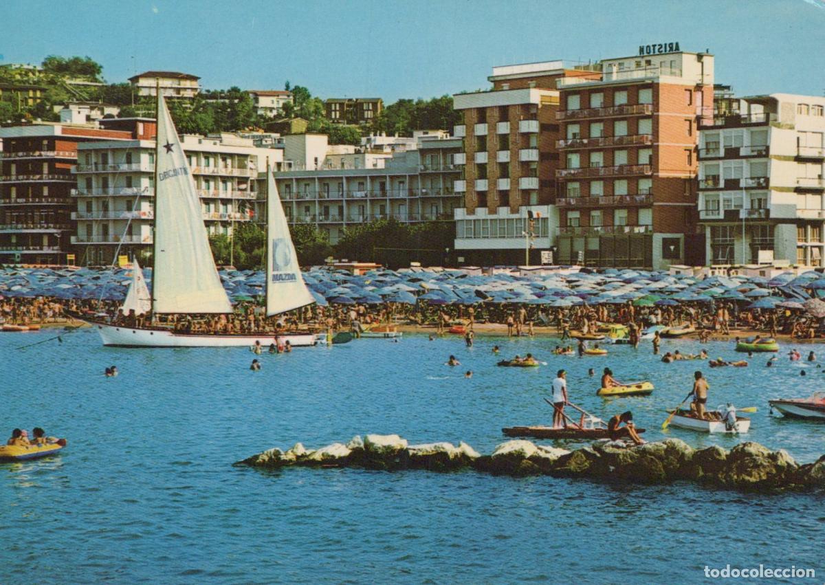Postcards: Italy Gabicce Mare Beach Scene With Sailboats and Umbrellas *YAN734