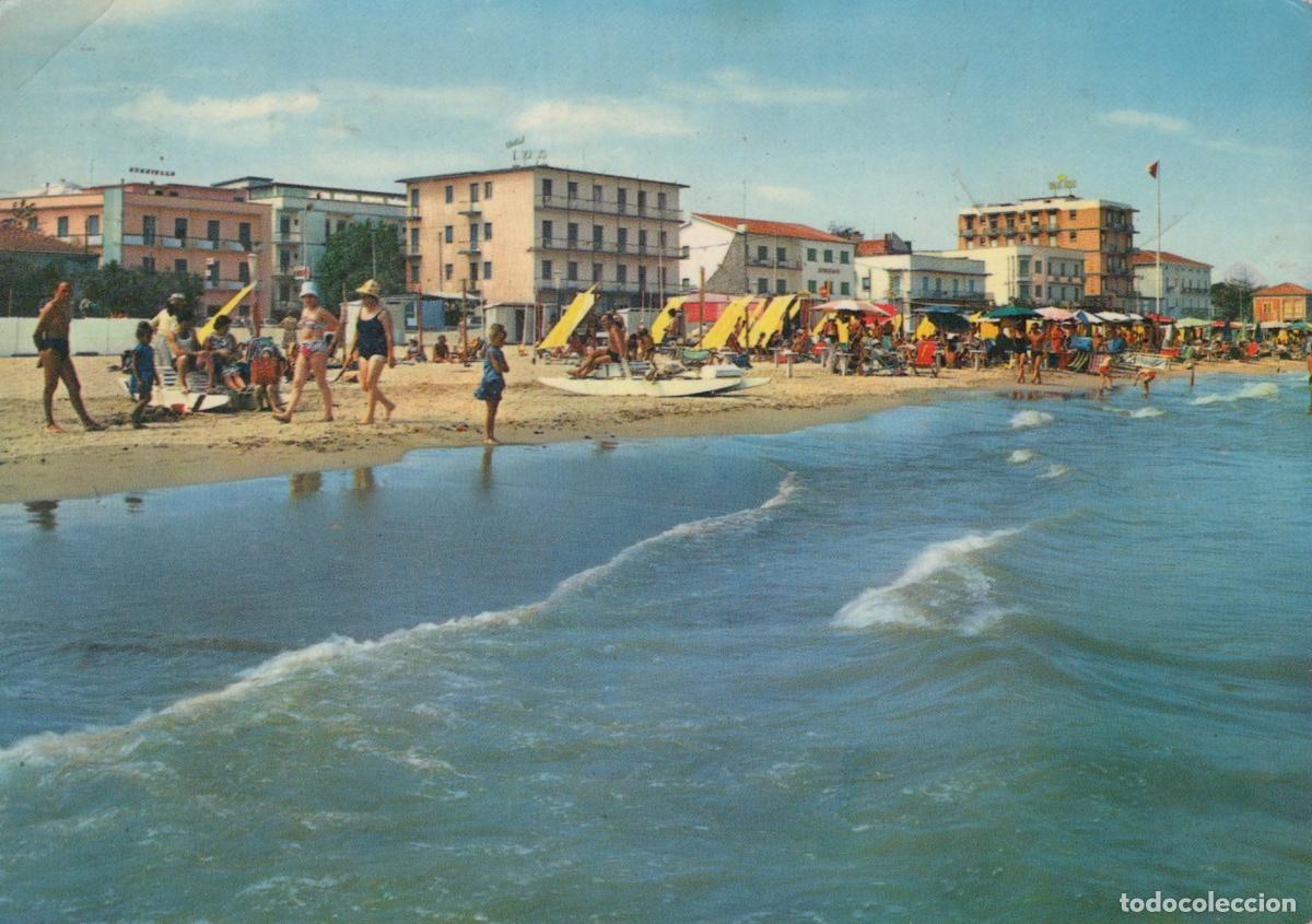 Postales: Italy Reggio Emilia Italian Beach Scene With People and Buildings 1960s *YAN773