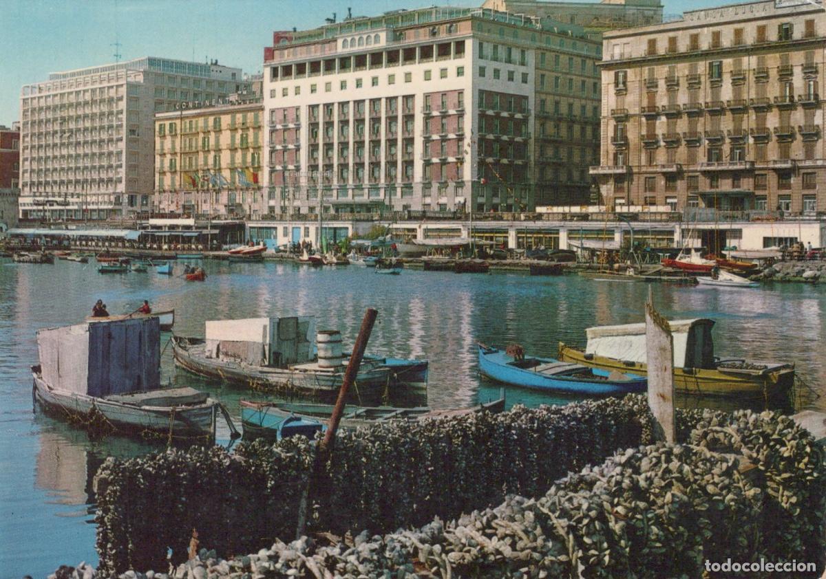 Postkarten: Italy Naples Santa Lucia Harbor With Fishing Boats and City Buildings *YAN799