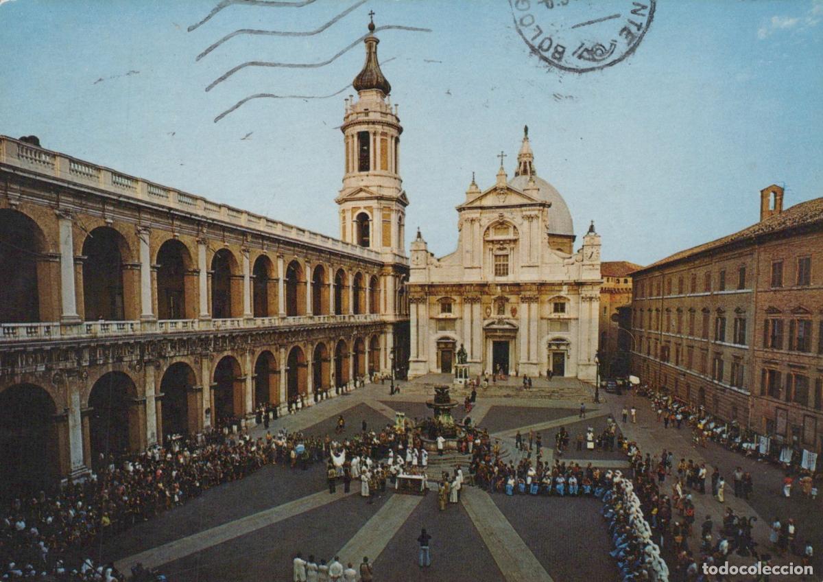 Postales: Italy Loreto Pilgrims in Piazza della Madonna Virgin Square *YAN814