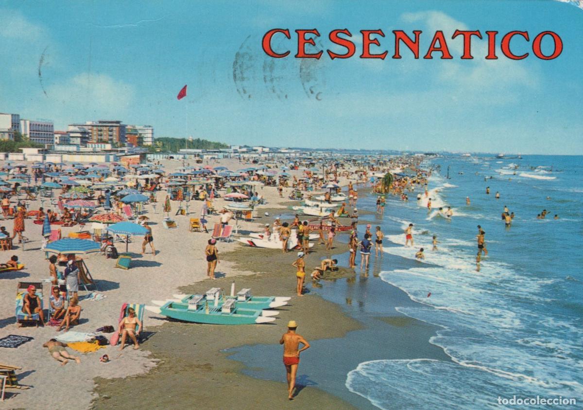 Cartoline: Italy Cesenatico Beach Scene With Bathers and Umbrellas 1970s *YAN873