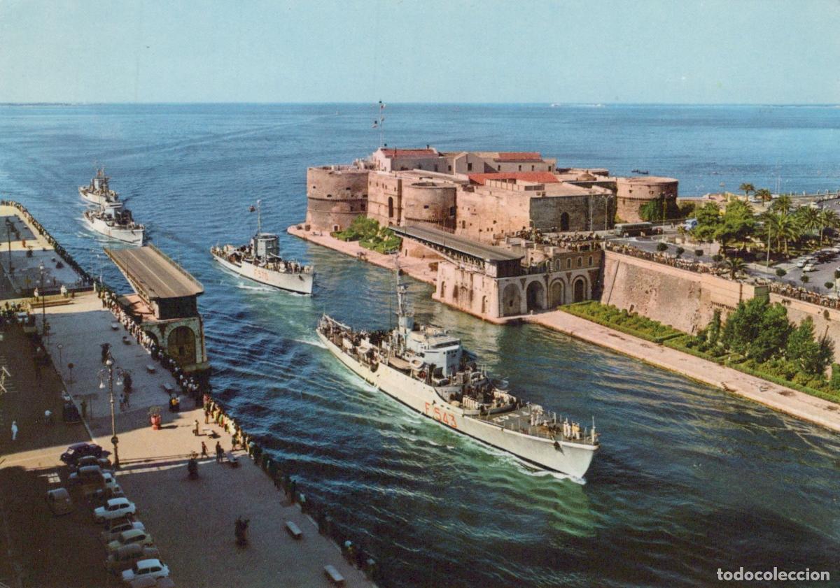 Postkarten: Italy Taranto Navigable Canal With Ships and Aragonese Castle *YAN890