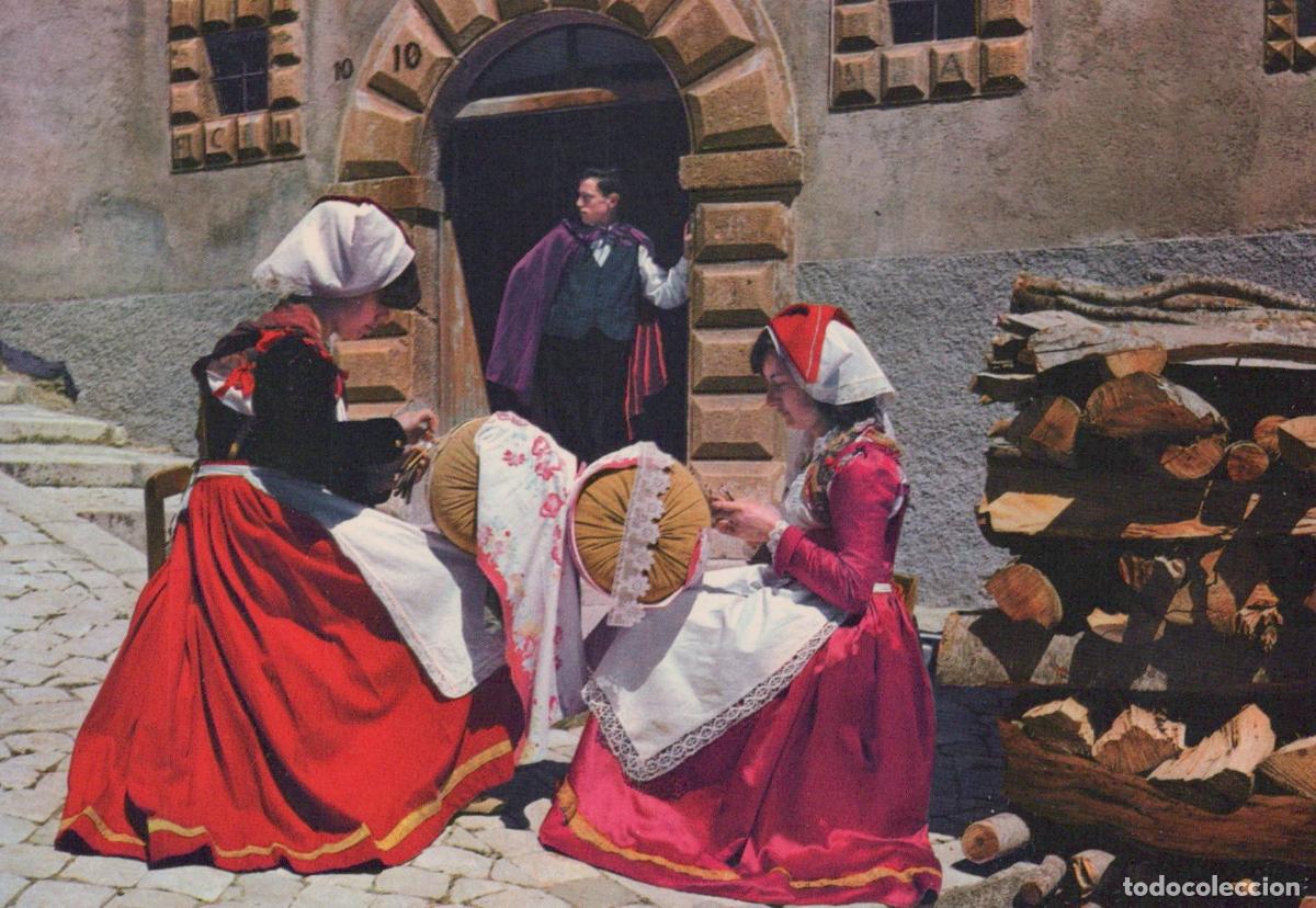 Postais: Italy Pescocostanzo Women in Traditional Costumes Lace Making Unposted *YAN662
