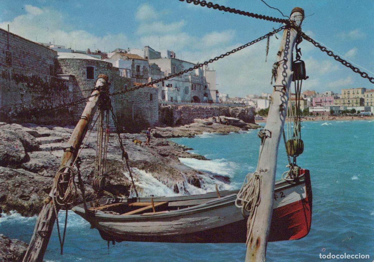 Postcards: Italy Vieste Fishing Boat On Hoist Characteristic Old Town View *YAN929