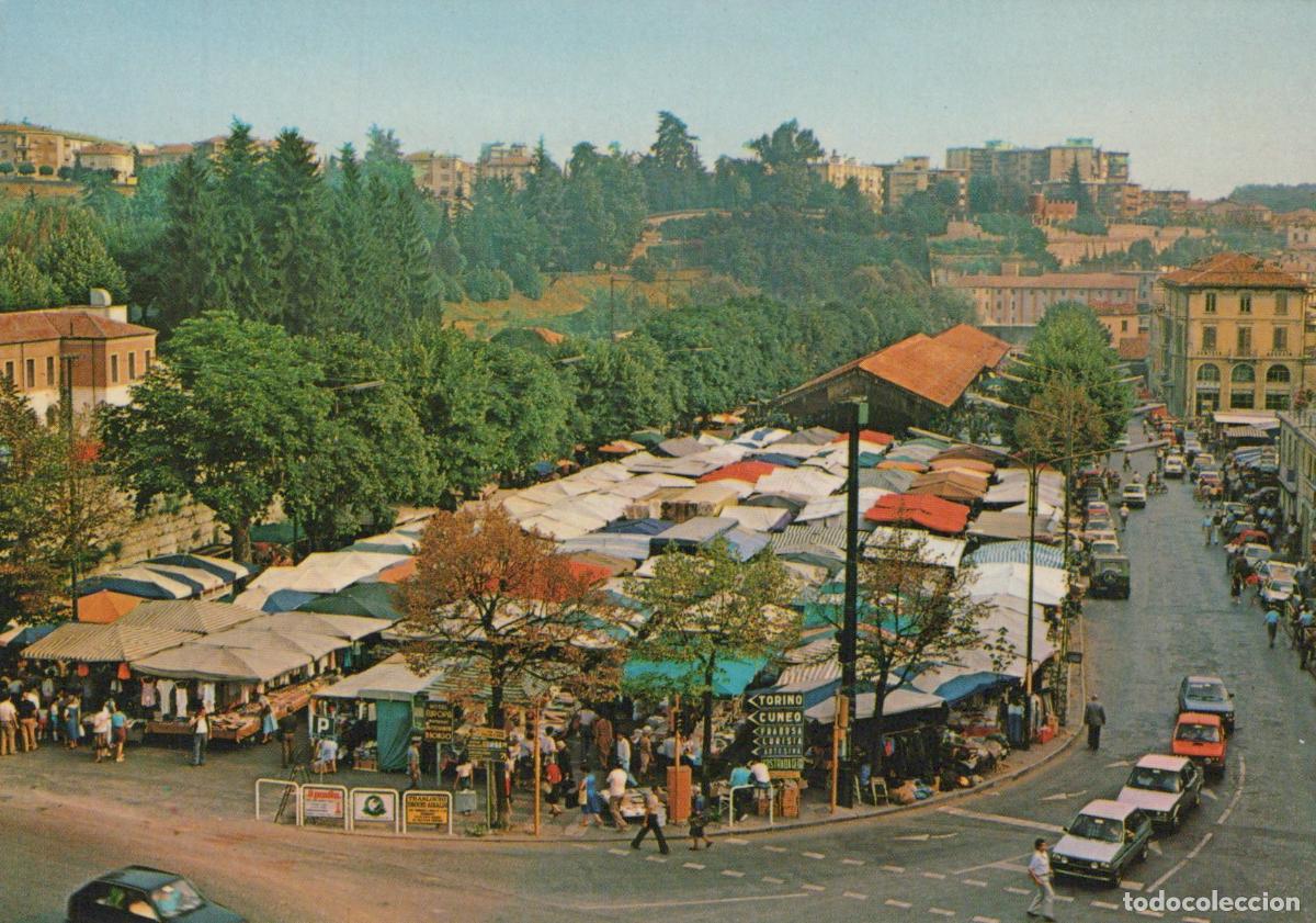 Postcards: Italy Mondovi The Market Bustling Street Scene With Stalls and Unposted *YAN676