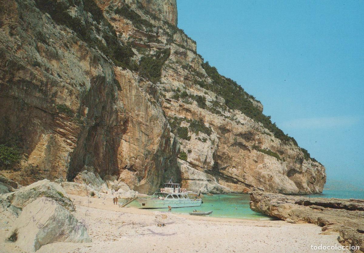 Postales: Italy Cala Gonone Sardinia Cala Mariolu Beach With Boat and Cliffs *YAN927