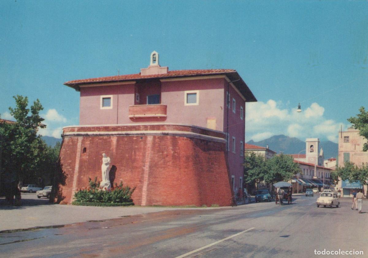Postkarten: Italy Forte Dei Marmi Piazza Garibaldi Square With Statue and Unposted *YAP026