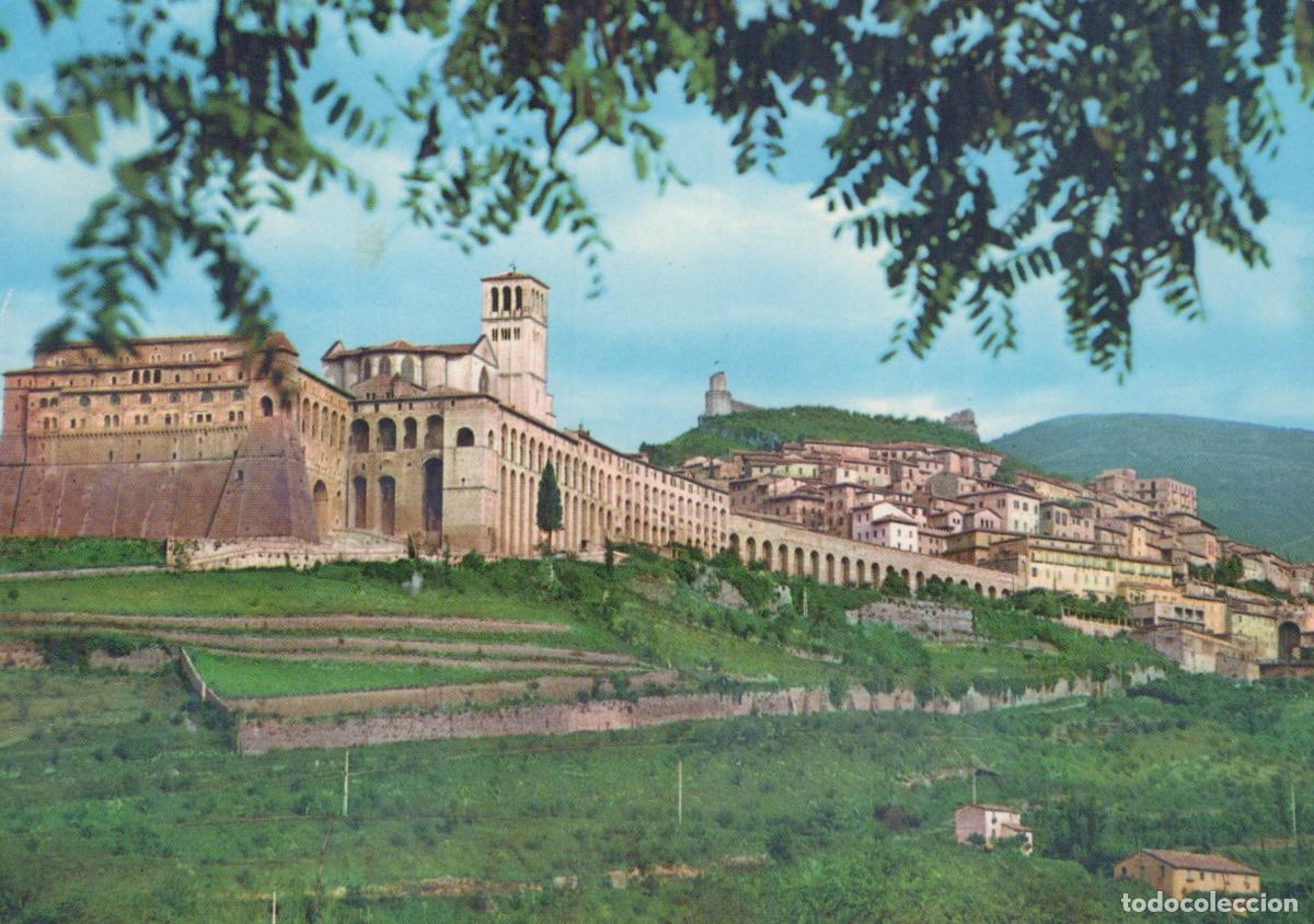 Cartes Postales: Italy Assisi Panoramic View of Basilica and Town From Below Unposted *YAP189