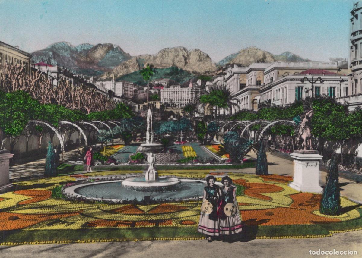 Postcards: France Menton Les Jardins la F&ecirc;te du Citron Two Women in Real Photo *YAP130