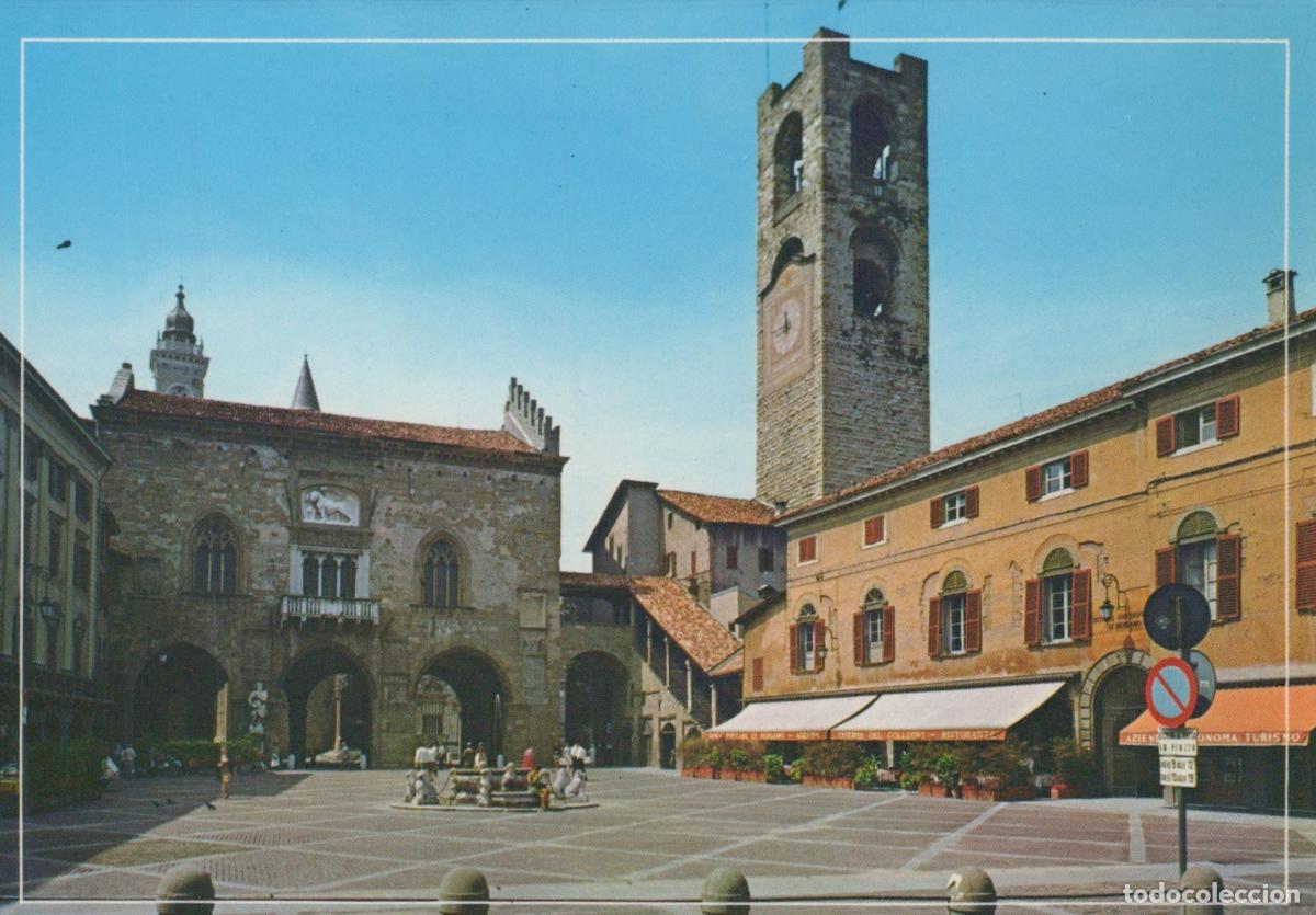 Postcards: Italy Bergamo Alta Piazza Vecchia Contarini Fountain Communal Unposted *YAP207