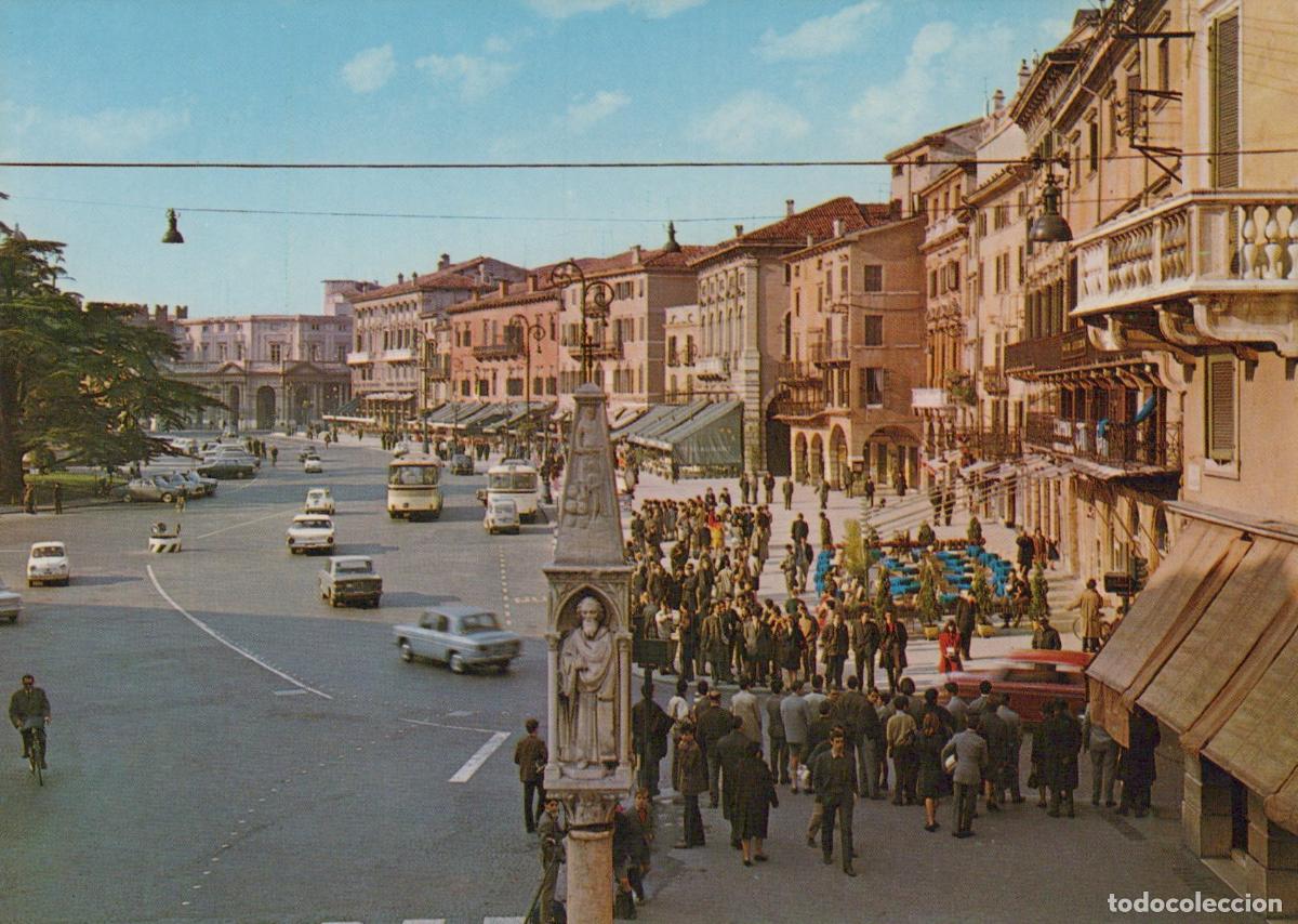 Postcards: Italy Verona Piazza Bra Square With Statue People and Cars Unposted *YAP148