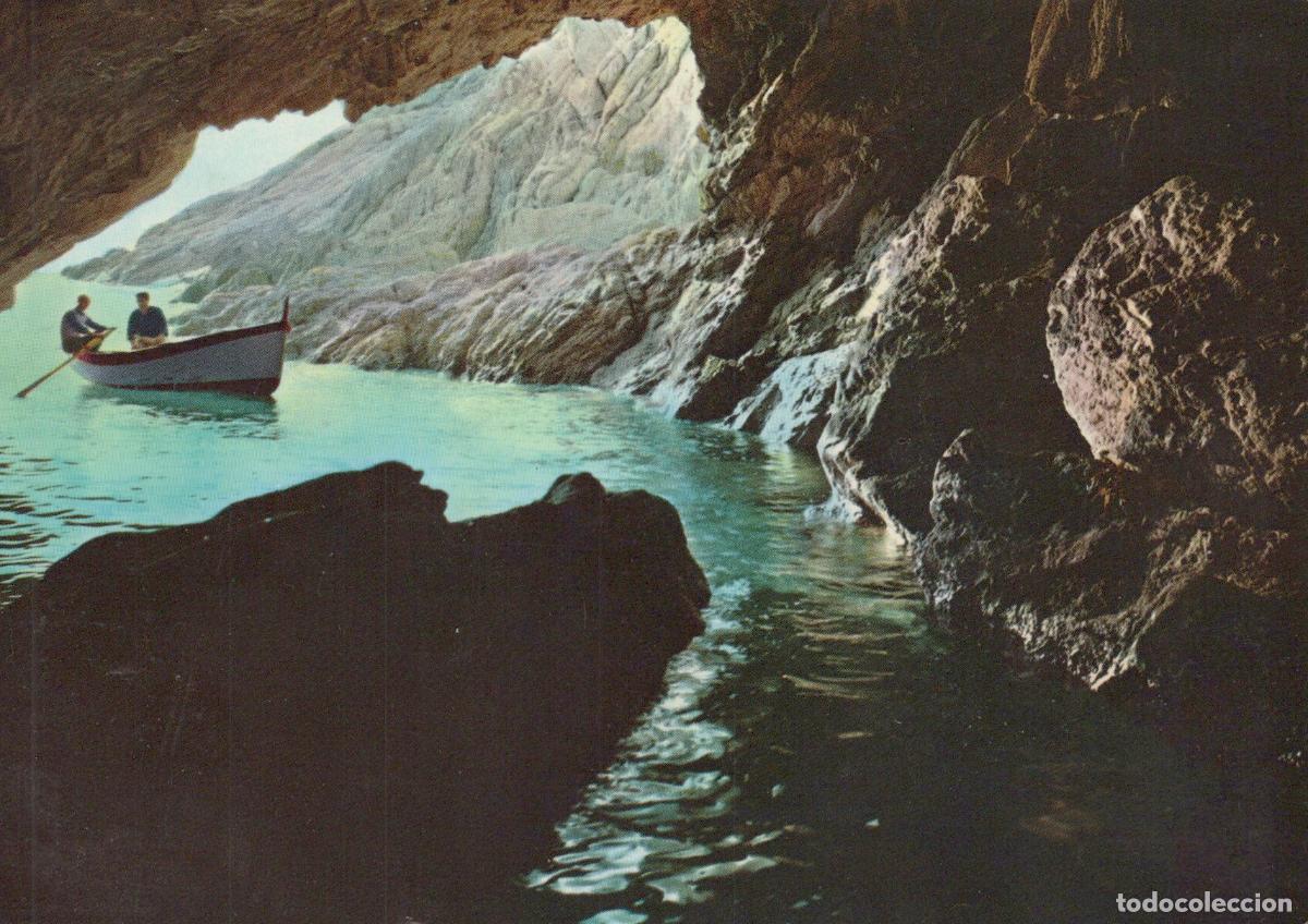 Postcards: Italy Marina DI Campo Elba Sea Grotto With Rowboat and Two Men *YAP165
