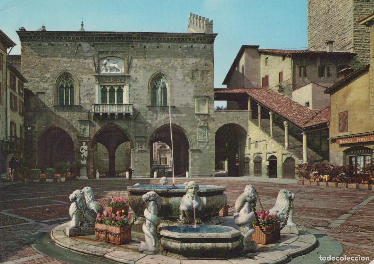 Cartes Postales: Italy Bergamo Piazza Vecchia Contarini Fountain and Palazzo della *YAP206
