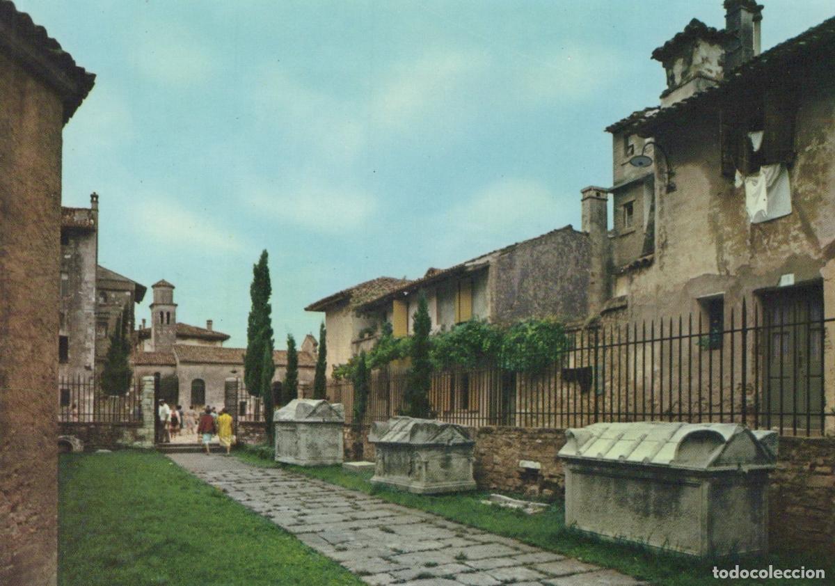 Postais: Italy Grado Paleochristian Sarcophagi in Historic Town Street Unposted *YAP523