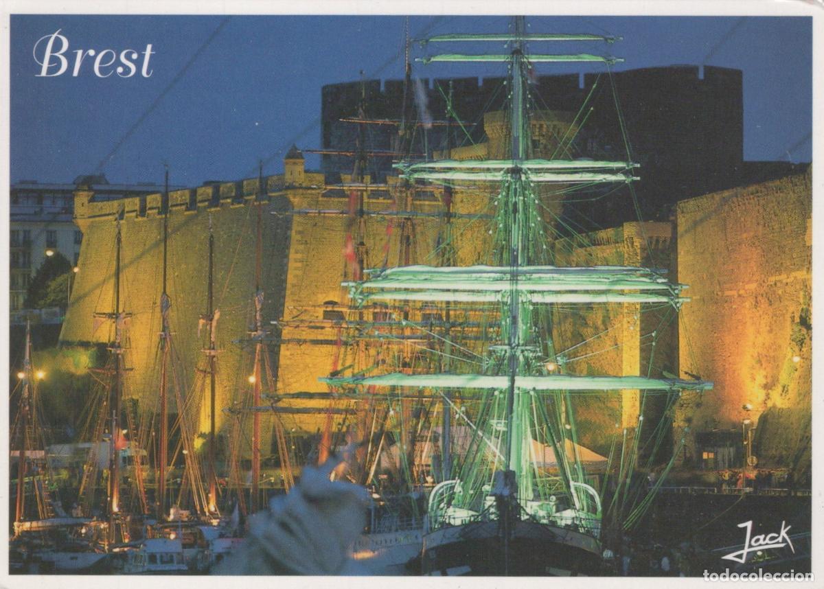 Postais: France Brest Big Ships in Front of the Chateau At Night Unposted *YAP573