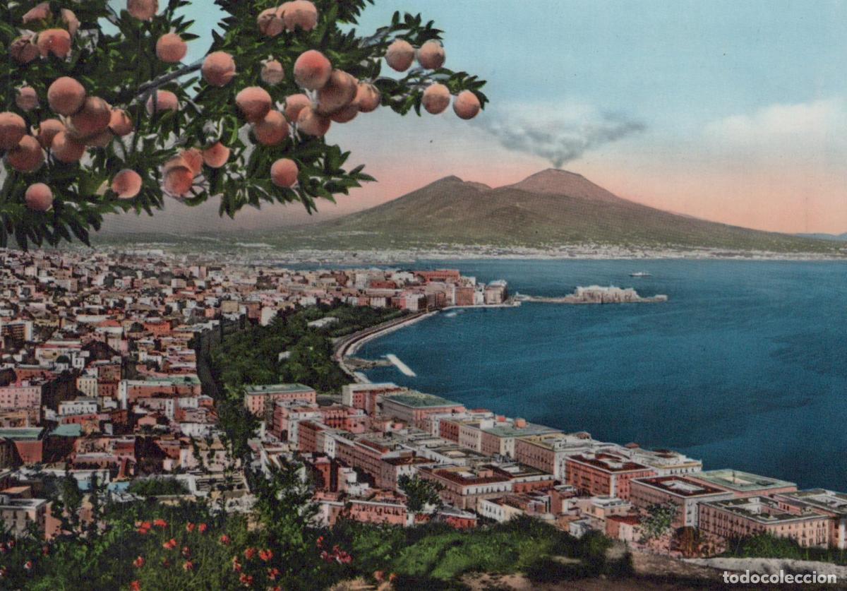 Postais: Italy Naples Panoramic View With Mount Vesuvius Smoking and Unposted *YAP799