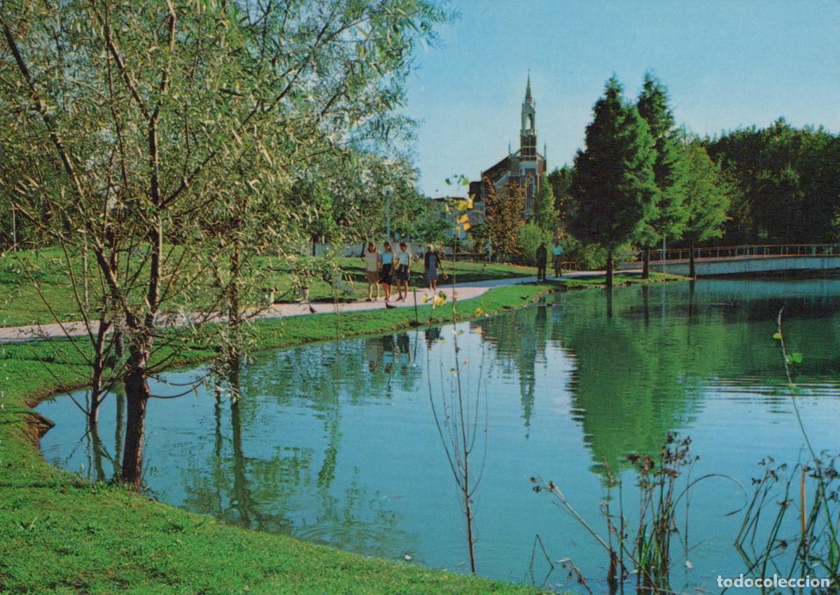 Postales: Italy Vigevano Small Lake of the Park With Church in Background Unposted *YAP846