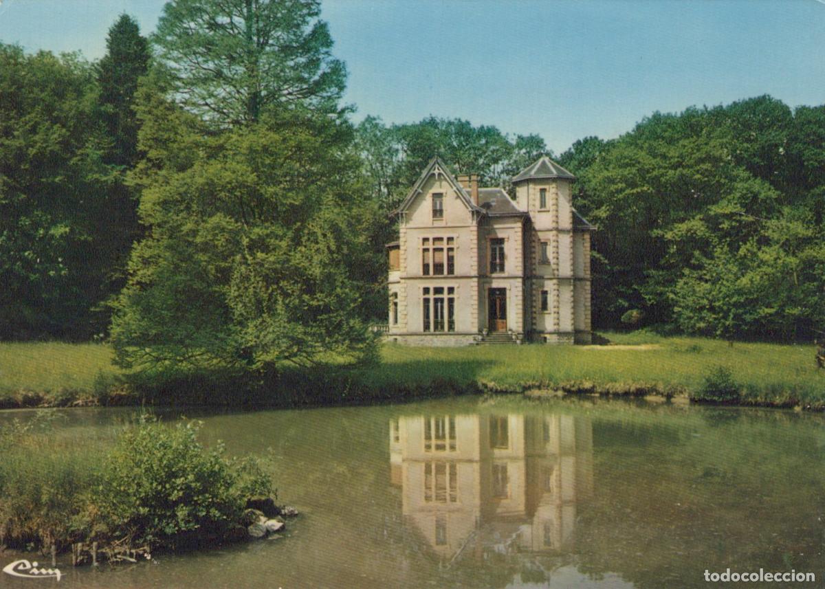 Postcards: France M&acirc;con Elegant French Countryside Villa Reflected in Tranquil Pond *YAR255