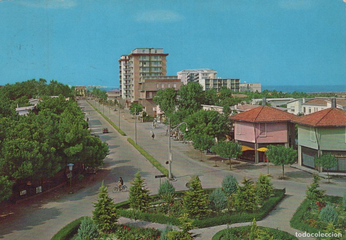 Cartoline: Italy Lido Degli Estensi Viale Ariosto and Rotunda 1966 *YAR867