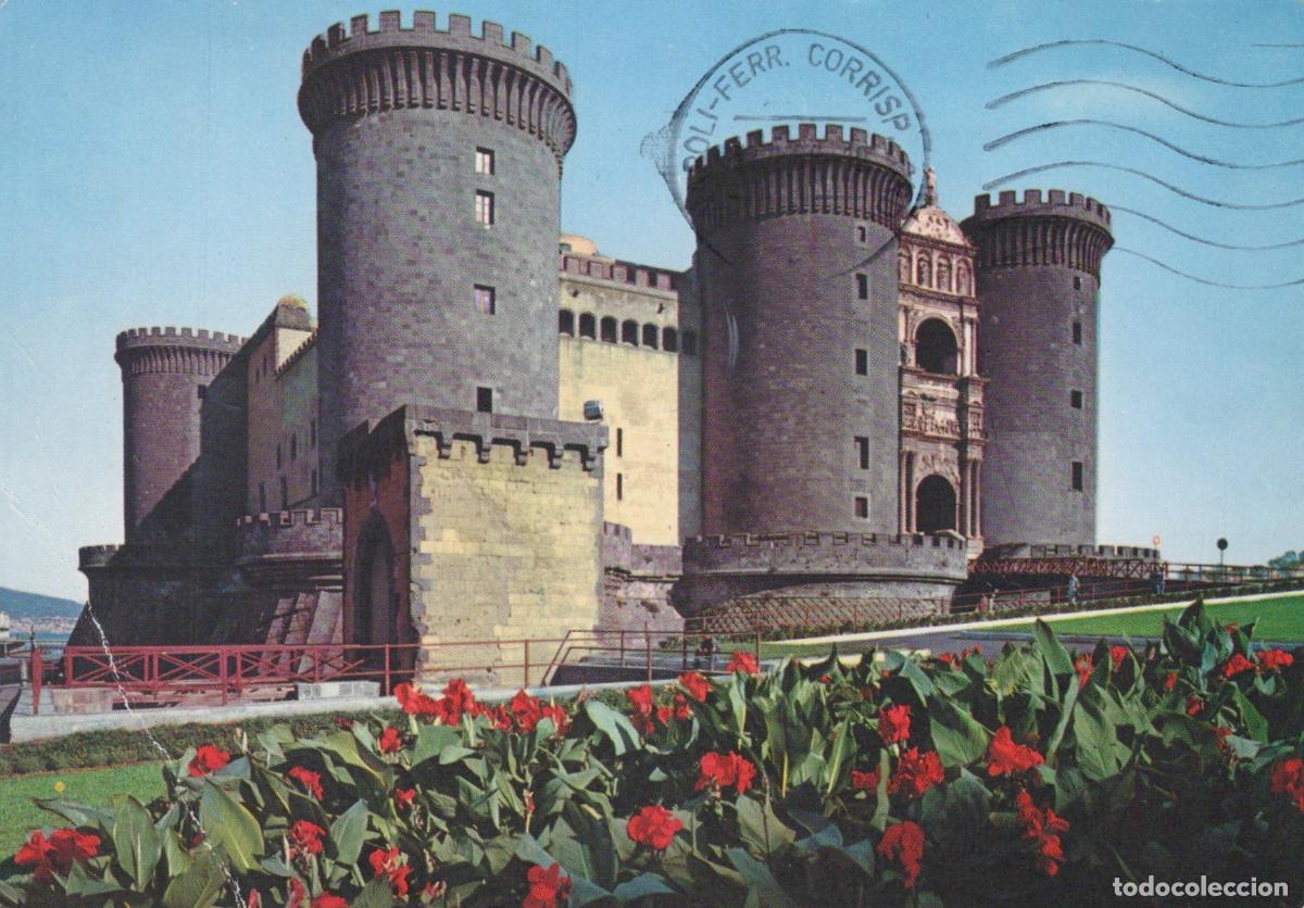 Cartoline: Italy Naples Maschio Angioino Castle With Red Flowers *YAR940