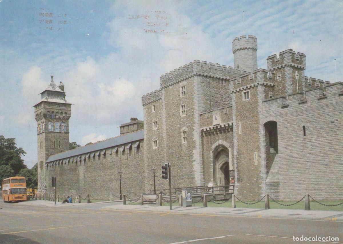 Cartes Postales: United Kingdom Cardiff Castle With A Double Decker Bus On the Unposted *YAR963