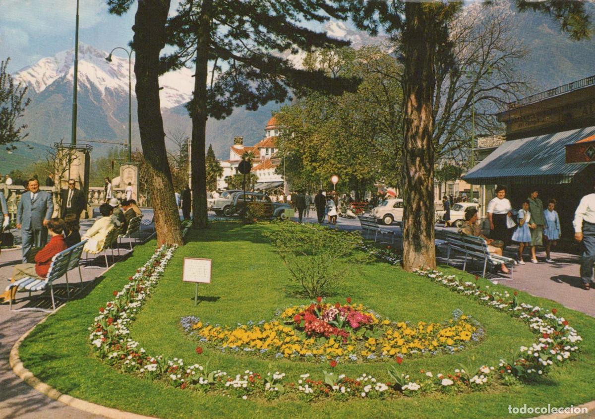 Cartes Postales: Italy Merano Kurpromenade People Relaxing in Park With Mountain View *YAR978