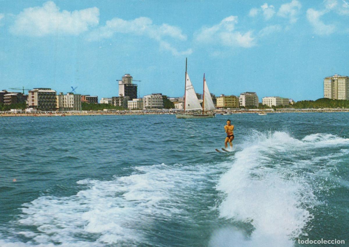 Postkarten: Italy Milano Marittima Waterskiing With Sailboats and City Skyline *YAS062