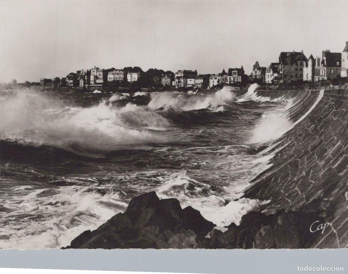 Postales: France Param&eacute; Rough Seas and Waves Crashing On the Coastline Unposted *YAS225