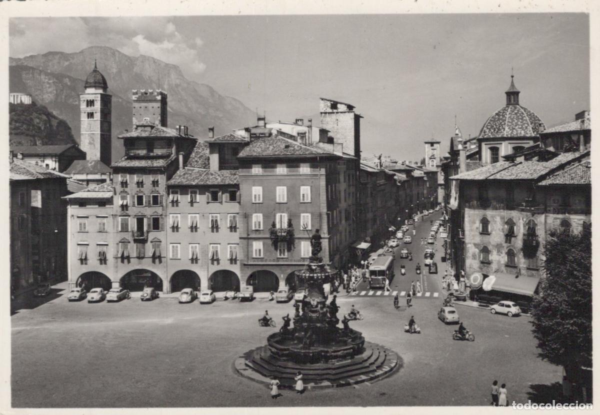 Cartoline: Italy Trento Piazza Duomo With Neptune Fountain and Real Photo Unposted *YAS206