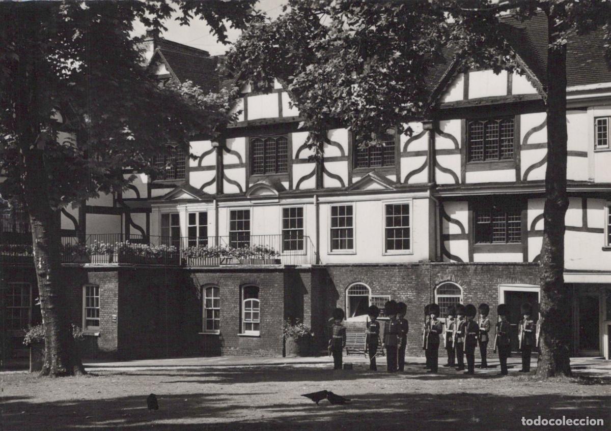 Postcards: United Kingdom London Tower of Changing of the Guard By the Unposted *YAS264