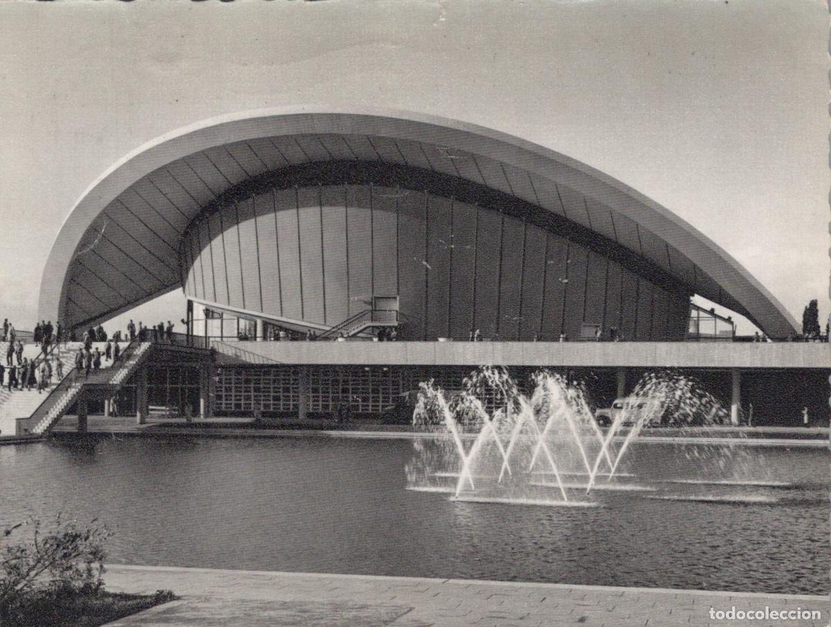 Postcards: Germany Berlin Kongresshalle Modern Architecture With Fountain and Pond *YAS272