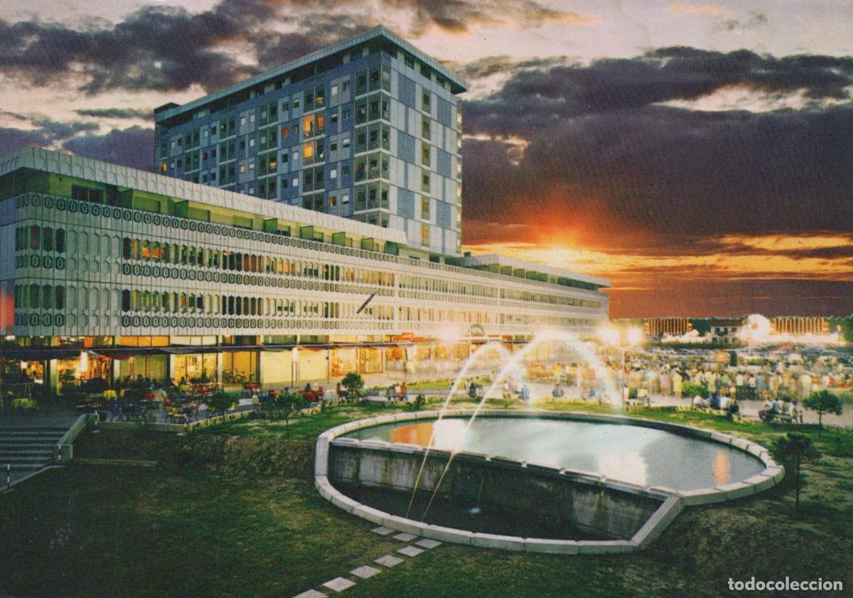 Postkarten: Italy Lignano Sabbiadoro Lignano City Night View Modern Hotel Fountain *YAR106