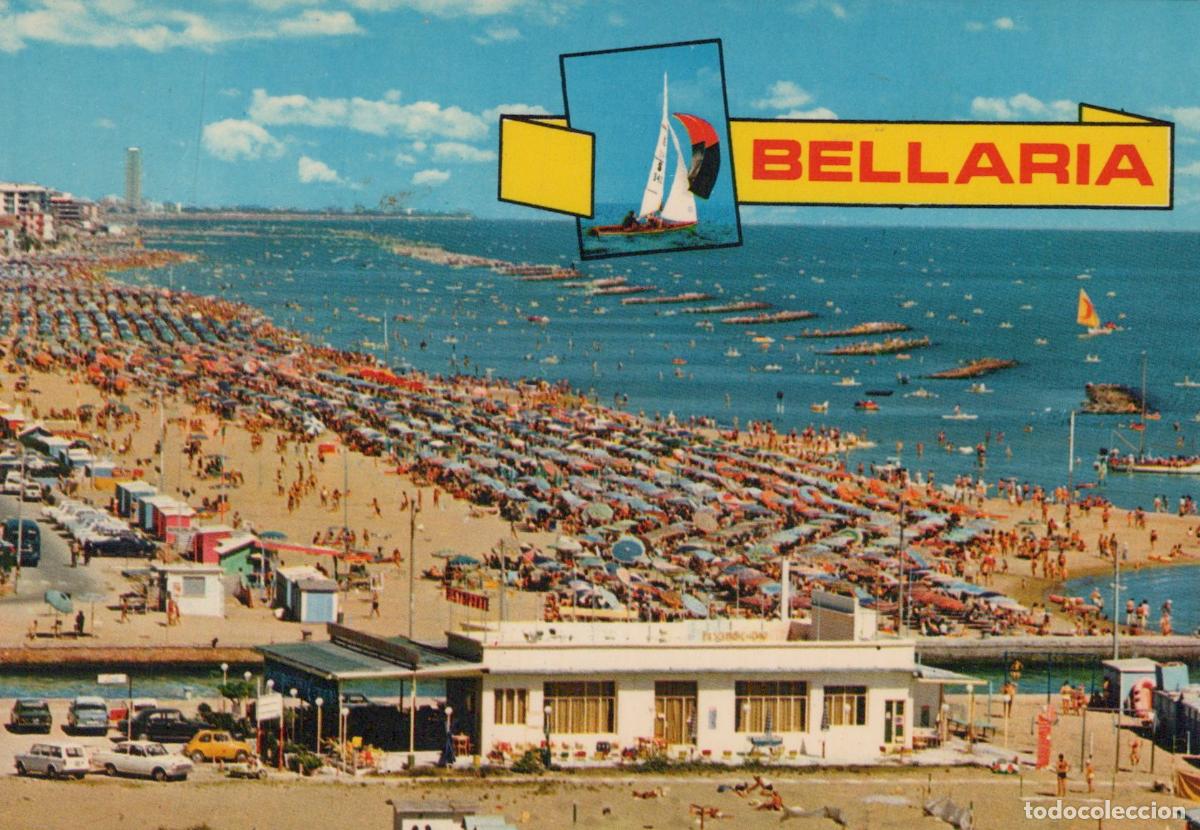 Postkarten: Italy Bellaria Beach Scene With Crowds Umbrellas Boats and Sailboat *YAR449